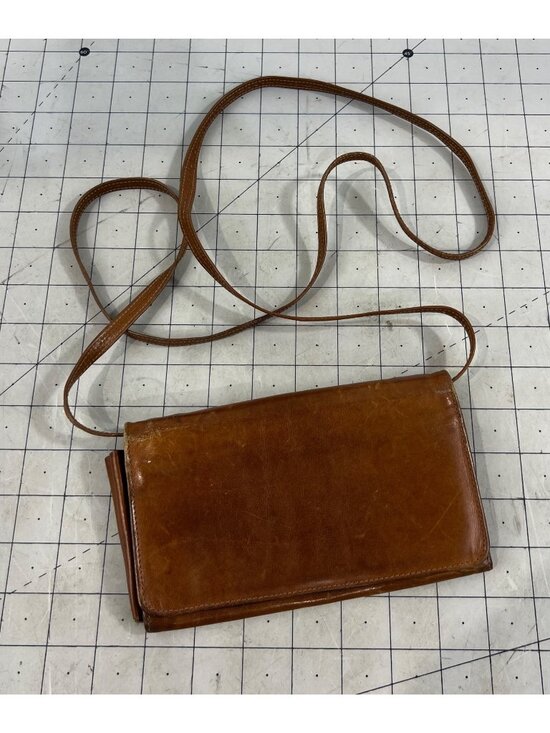 G.H. Bass & Co. Handbags - G.H. Bass & Co. Brown Leather Wallet Crossbody Bag Full Grain Leather vintage